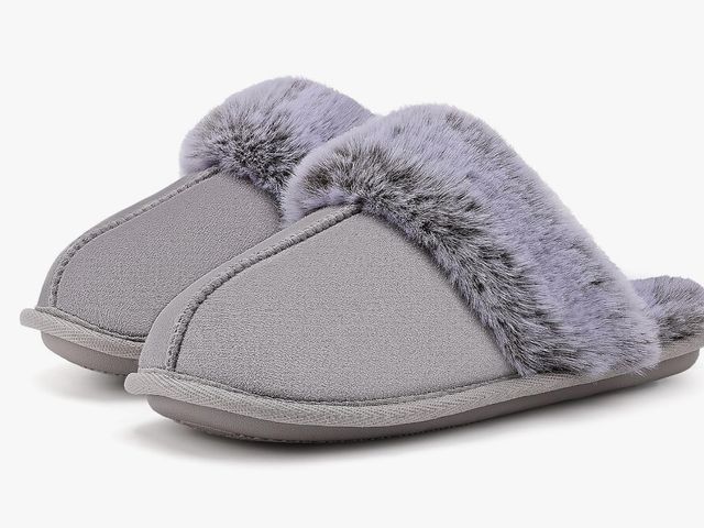 Lot 96-144751 - Slippers for Women Indoor,Warm Cozy Comfy Ladies Bedroom House slippers for WomenSize / 11
