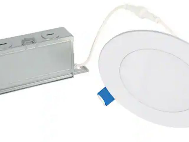 Lot 96-192006 - HALO
HLBSL 4 in. Can Less Integrated LED, 600 Lumens, 5CCT, White
Open box 
Appears Unused