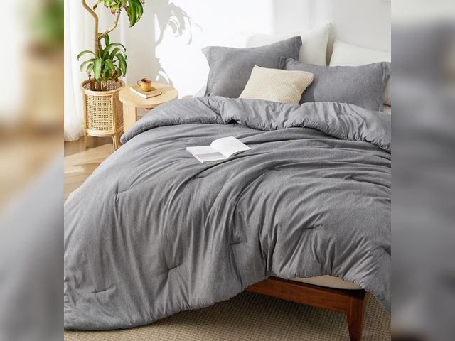 Lot 96-232723 - Bedsure Grey Full Size Comforter Set, Soft Cationic Dyed Bedding Set 3 Pcs Breathable, Comfortable f...