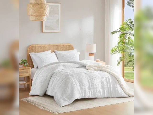 Lot 99-100675 - New Chelsea Loft King 3 Piece Quilt Set Off White Embossed Floral Coverlet Shams Chelsea Loft 3-piec...