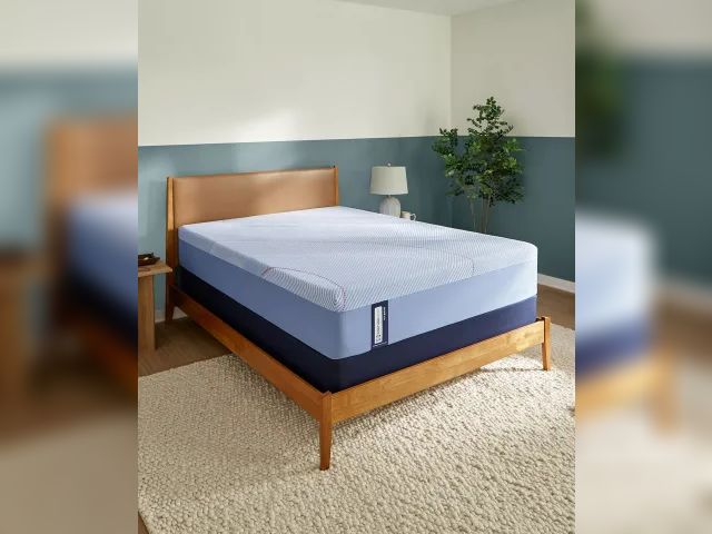 Lot 99-433 - New Posturepedic Hybrid Edleston 12" Firm Tight Top Mattress Set - Queen Split Blue Mattress Set - Q...