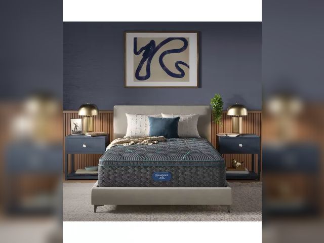 Lot 99-423 - Beautyrest Level Two 14.75" Plush Pillow Top King Mattress – Cooling Luxury Comfort Enjoy cloud-like...