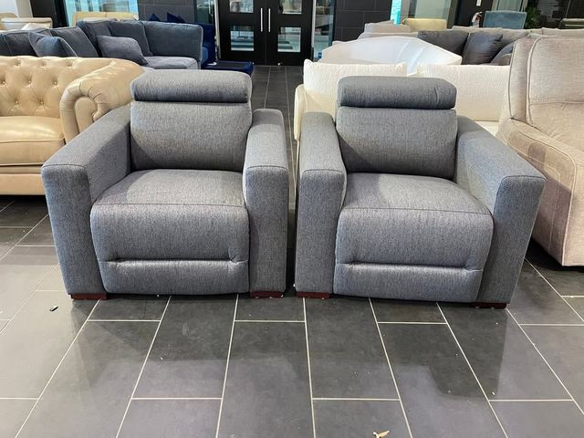 Lot 99-10306 - New Set of 2 Nevio 39" Fabric Power Recliners

Product Dimensions:
39"W x 33"D x 43H

Product Detail...