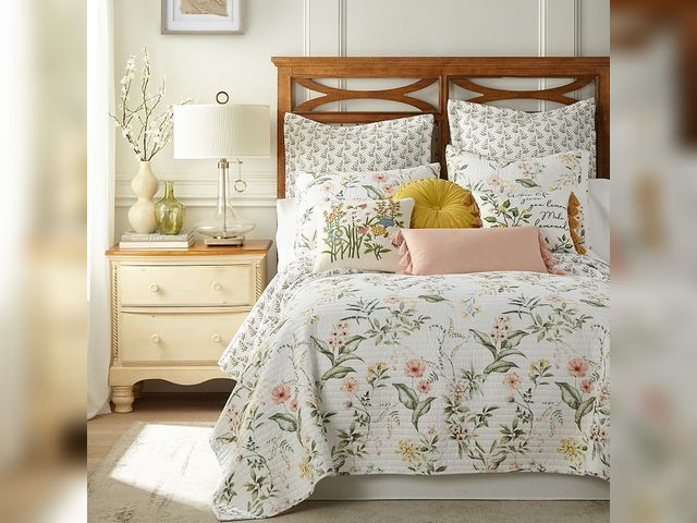 Lot 99-100077 - New Levtex Home Floral Vivina Quilt &amp; Sham Set The Floral Viviana Reversible Quilt and Sham Set ...