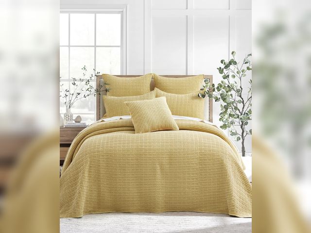 Lot 99-190945173751 - New Levtex Home Mills Waffle Classic 3-Pc. Bedspread Set, King