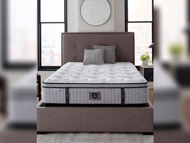 Lot 99-403 - New HD Maximus 13" Cushion Firm Mattress Set - Queen Split White  Mattress Set Paramount is a fourth...