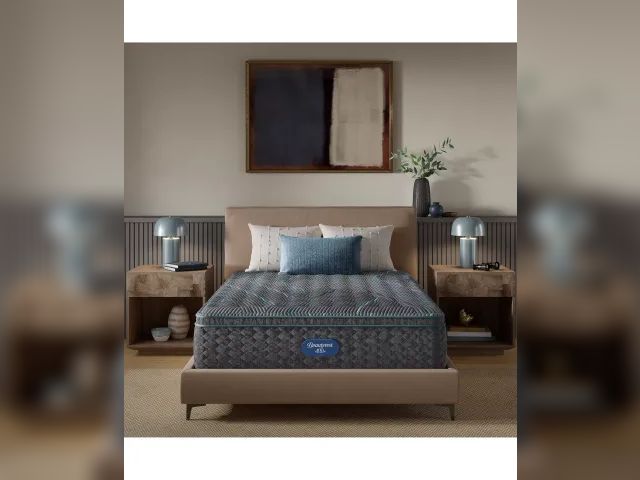 Lot 99-426 - Beautyrest Level Two 14.75" Medium-Firm Pillow Top Queen Mattres Enjoy the ideal balance of cushioni...