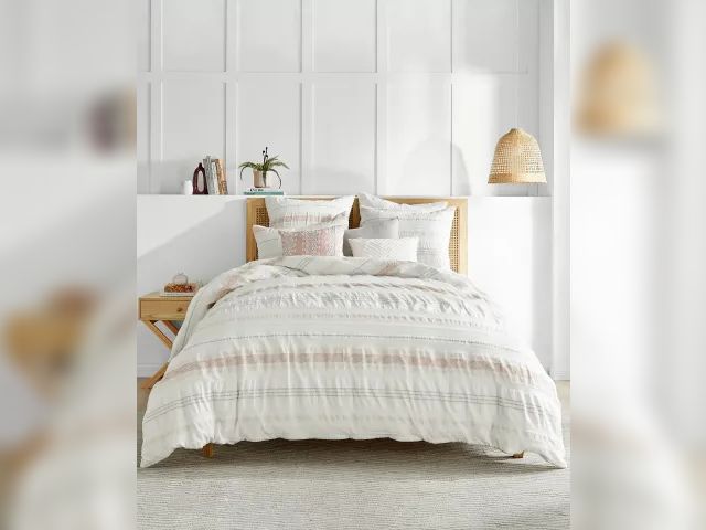 Lot 99-190945167439 - New Levtex Home Pickford Tribal Stripe 3-Pc. Duvet Cover Set, Full/Queen