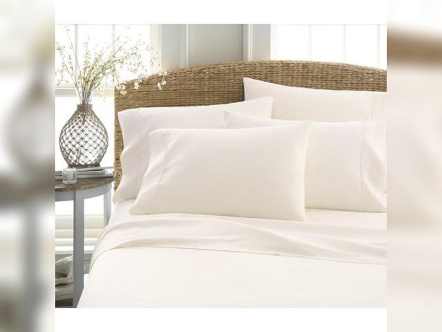 Lot 99-100083 - New Home Collections Luxury Ultra Soft Sheet Set Home Collections Luxury Ultra Soft sheet set is des...